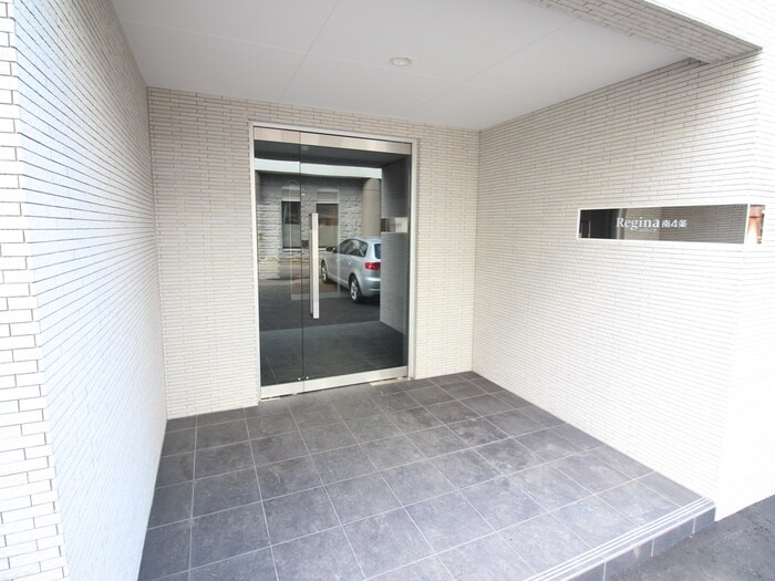 物件外観写真6　(エントランス部分)