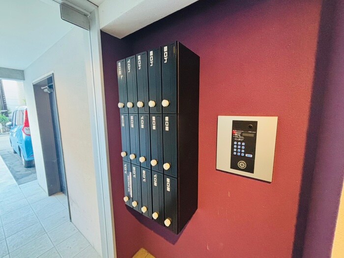 物件外観写真4　(エントランス部分)