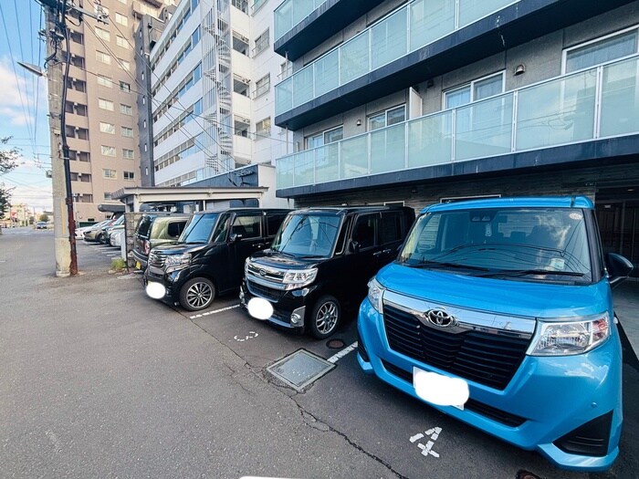 物件外観写真6　(駐車場)