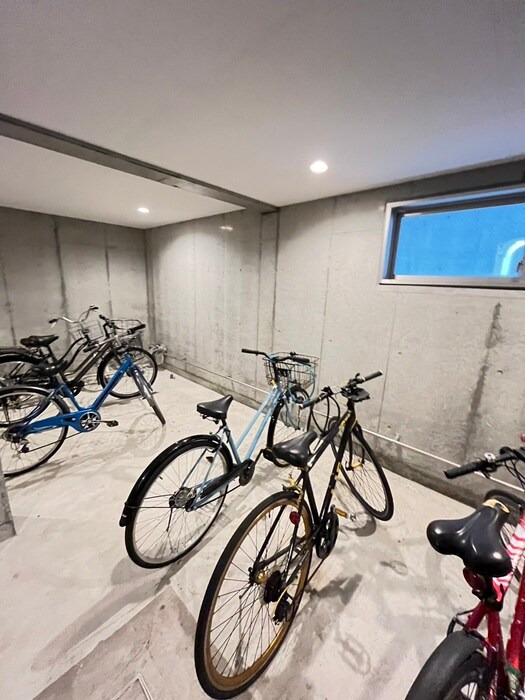 物件外観写真5　(駐輪場)