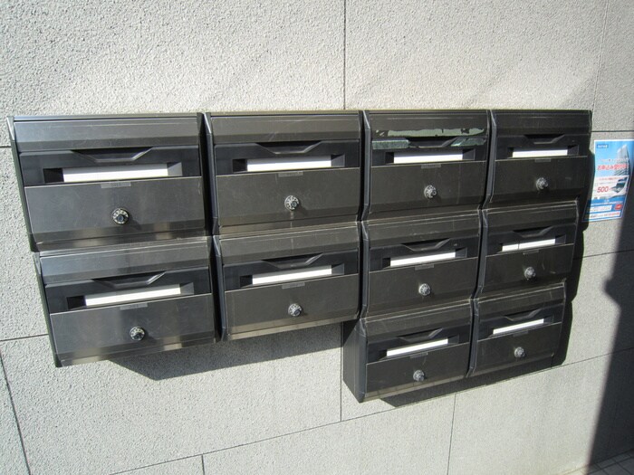 物件外観写真3　(エントランス部分)