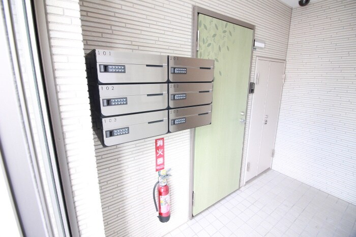 物件外観写真6　(エントランス部分)