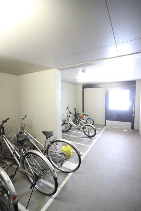 物件外観写真3　(駐輪場)