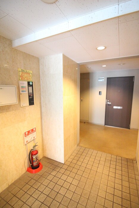 物件外観写真4　(エントランス部分)