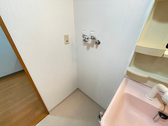 物件内観写真17　(洗濯機置場)