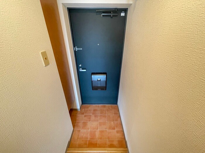 物件内観写真18　(玄関)