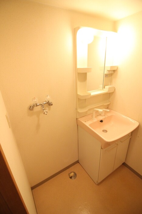 物件内観写真18　(洗濯機置場)