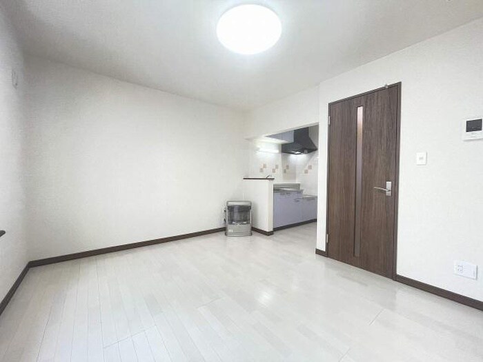 物件内観写真2　(居室)