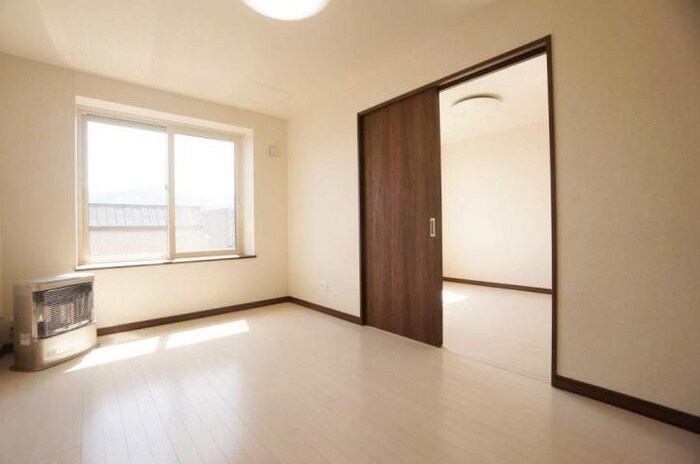 物件内観写真2　(居室)