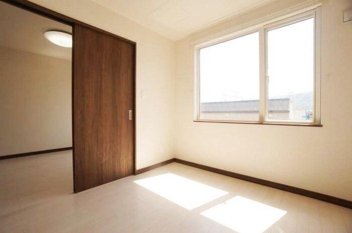 物件内観写真3　(居室)