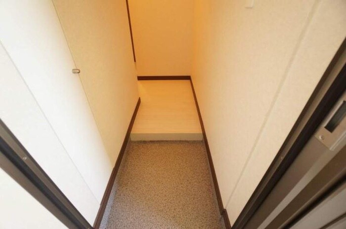 物件内観写真9　(玄関)