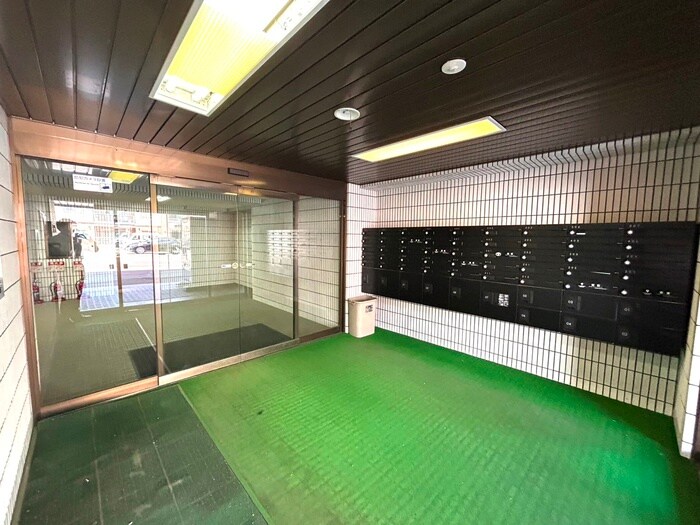 物件外観写真4　(エントランス部分)