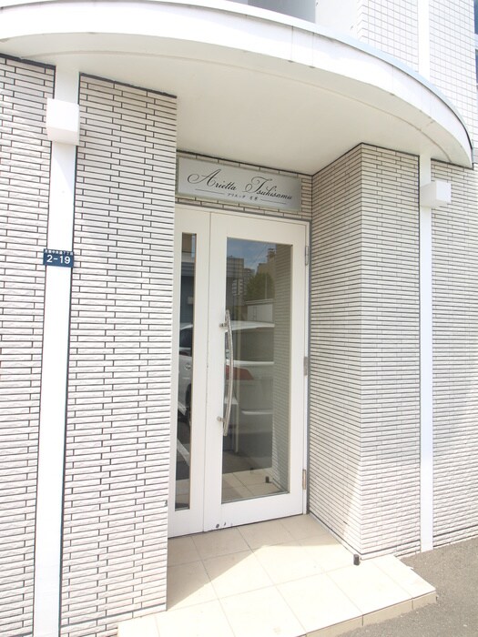 物件外観写真3　(エントランス部分)