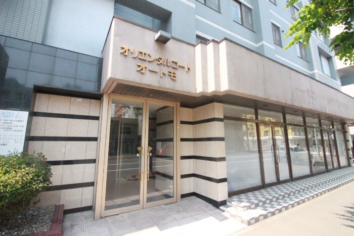 物件外観写真3　(エントランス部分)