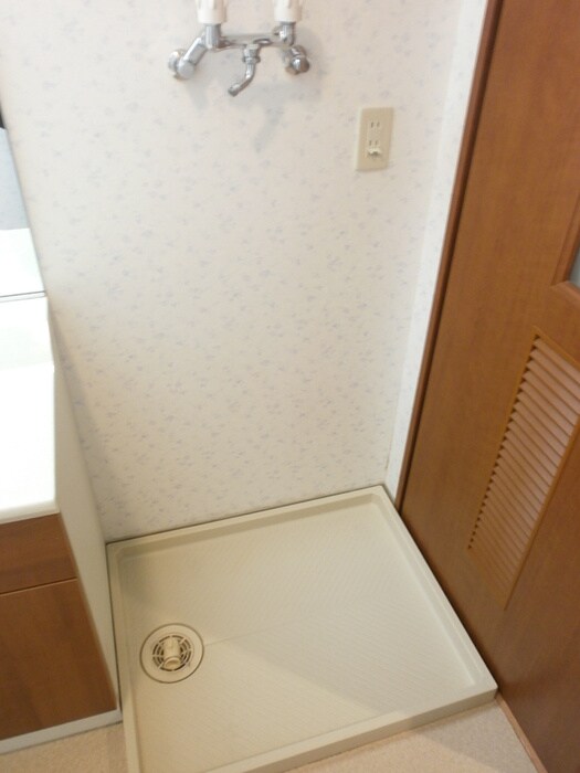 物件内観写真12　(洗濯機置場)