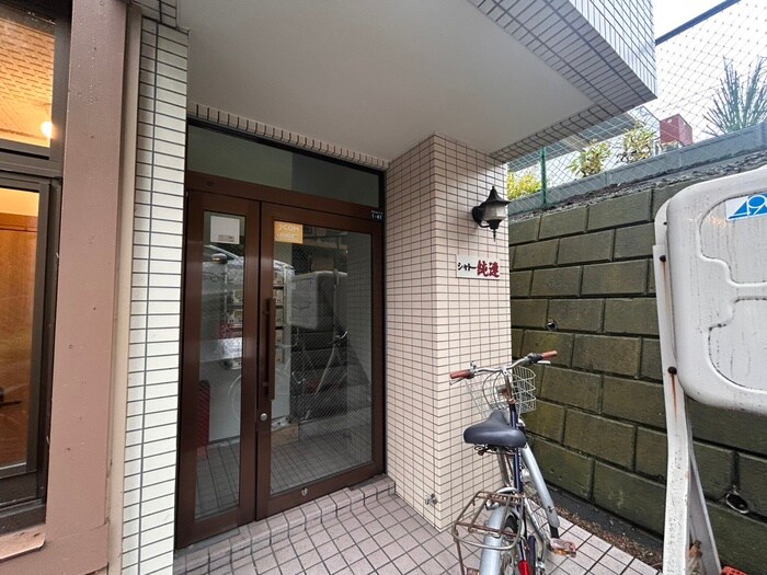 物件外観写真3　(エントランス部分)