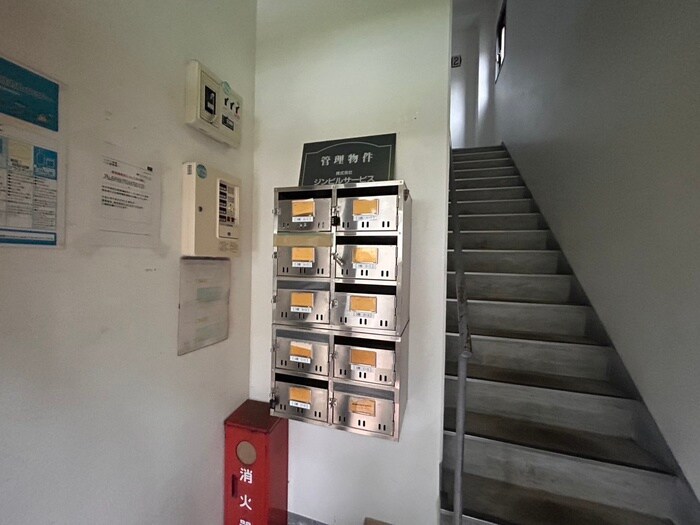 物件外観写真4　(エントランス部分)