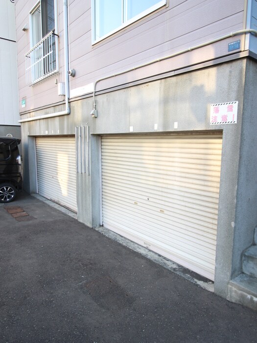 物件外観写真4　(駐車場)