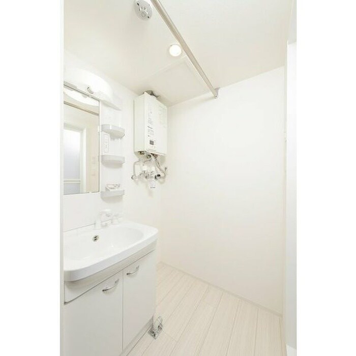 物件内観写真12　(洗濯機置場)