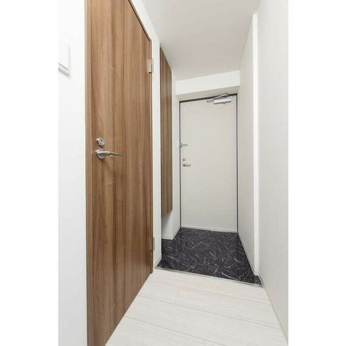 物件内観写真16　(玄関)