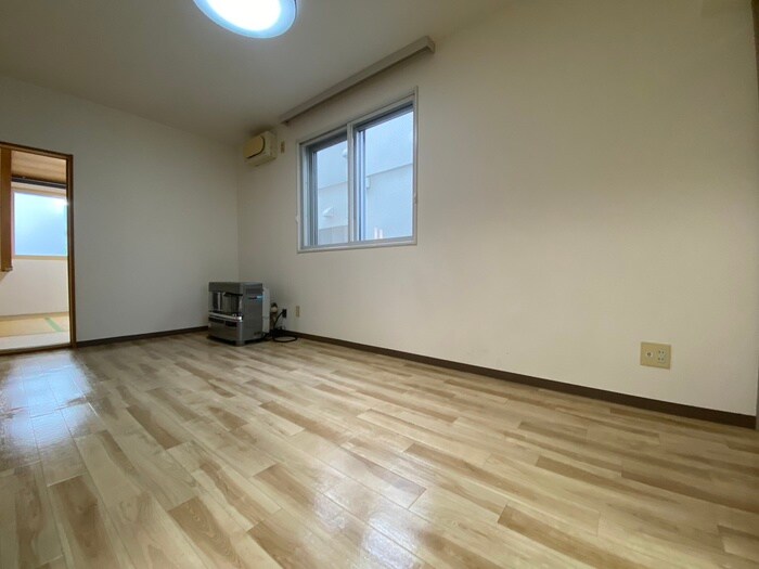 物件内観写真8　(居室)