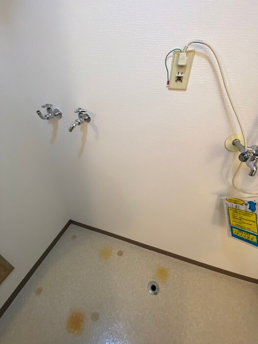 物件内観写真17　(洗濯機置場)
