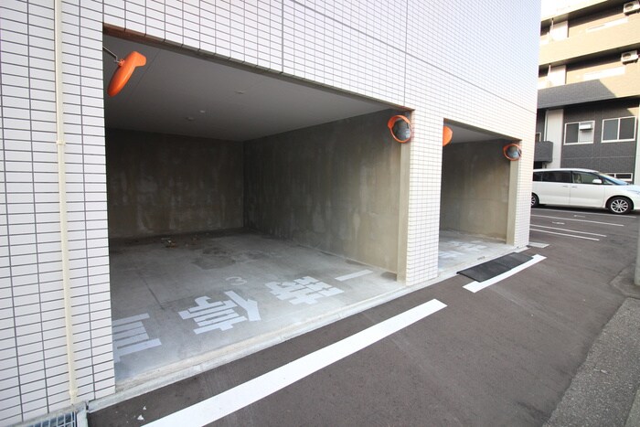 物件外観写真2　(駐車場)