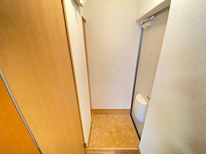 物件内観写真12　(玄関)