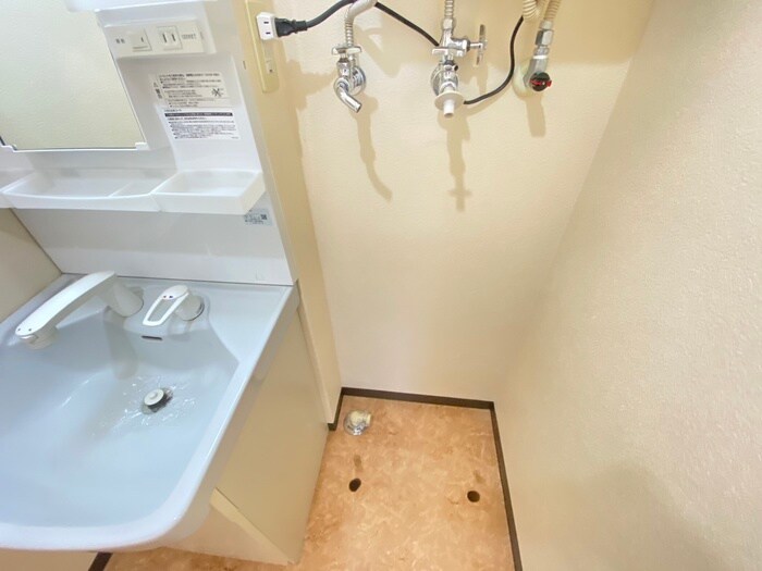 物件内観写真18　(洗濯機置場)