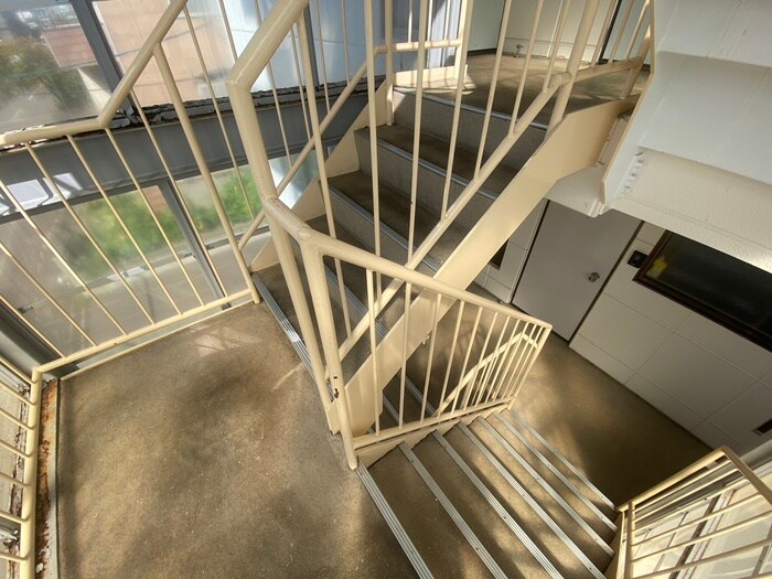 物件外観写真6　(エントランス部分)