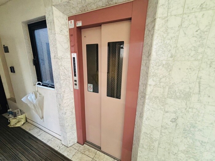 物件外観写真4　(エントランス部分)