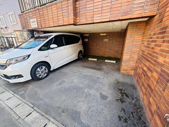 物件外観写真5　(駐車場)