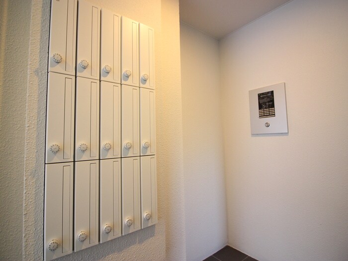 物件外観写真4　(エントランス部分)