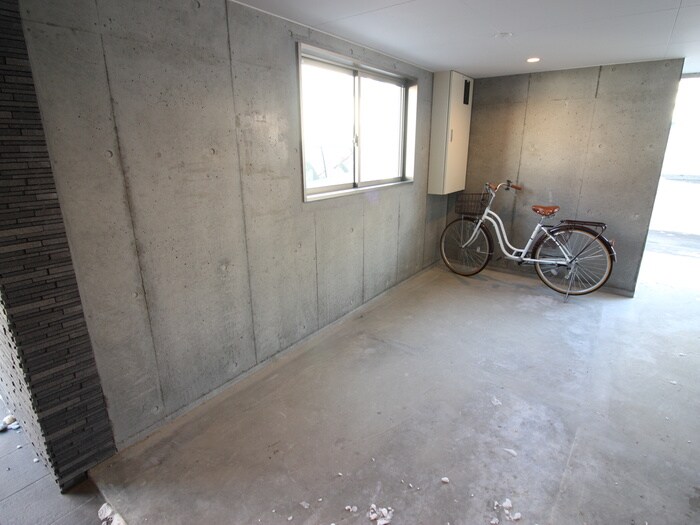 物件外観写真5　(駐輪場)