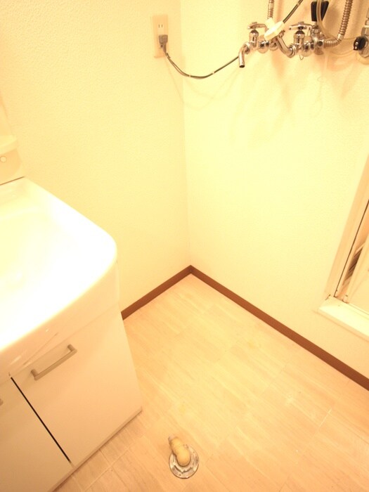 物件内観写真17　(洗濯機置場)