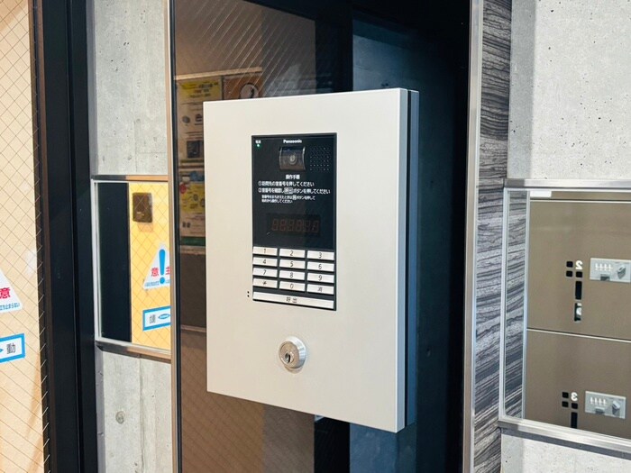 物件外観写真4　(エントランス部分)