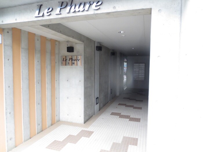 物件外観写真3　(エントランス部分)