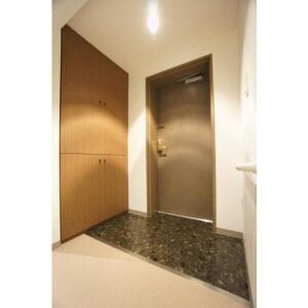 物件内観写真6　(玄関)