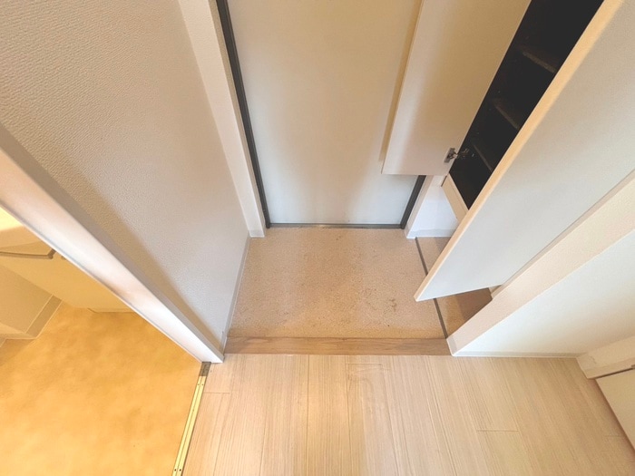 物件内観写真16　(玄関)