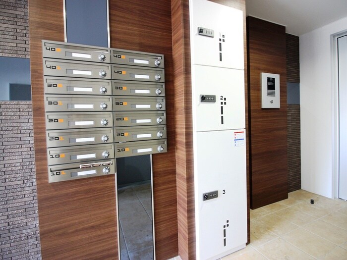 物件外観写真3　(エントランス部分)