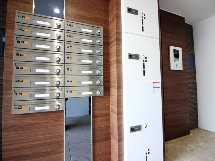 物件外観写真2　(エントランス部分)