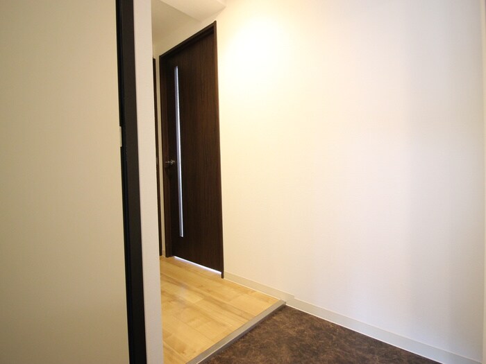 物件内観写真18　(玄関)