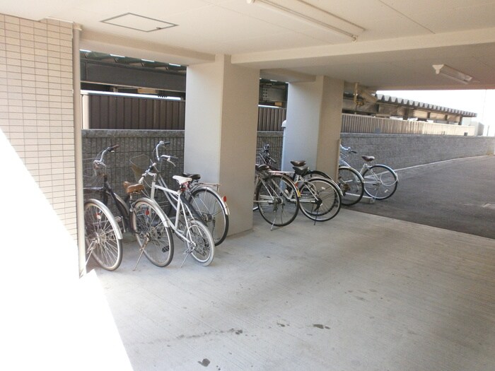 物件外観写真3　(駐輪場)