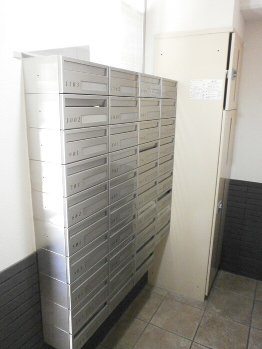 物件外観写真4　(エントランス部分)