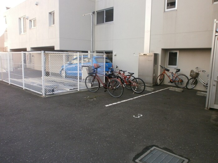 物件外観写真6　(駐輪場)