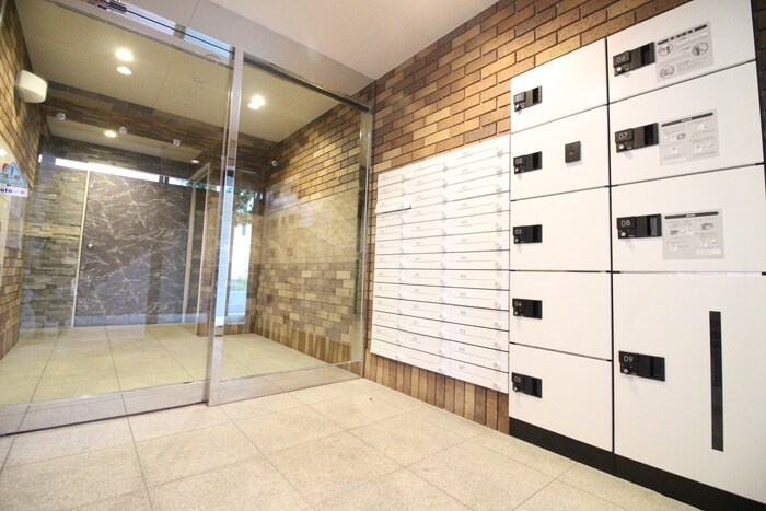 物件外観写真3　(エントランス部分)