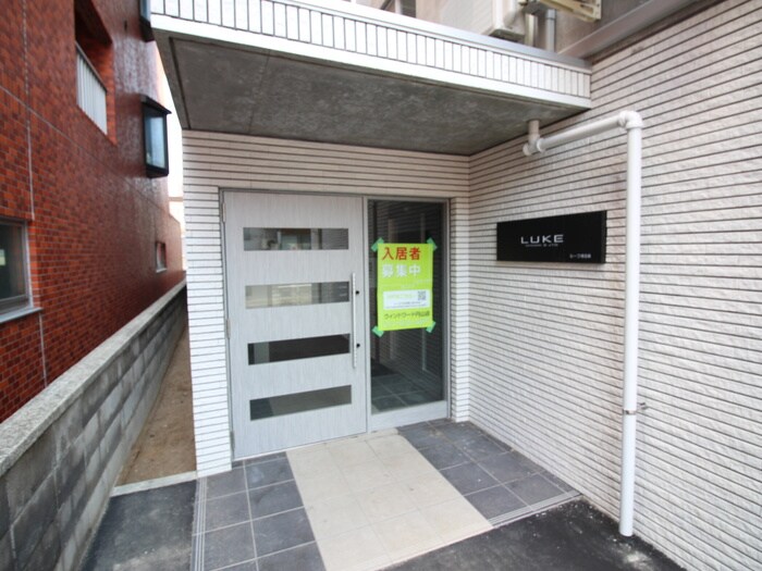 物件外観写真3　(エントランス部分)