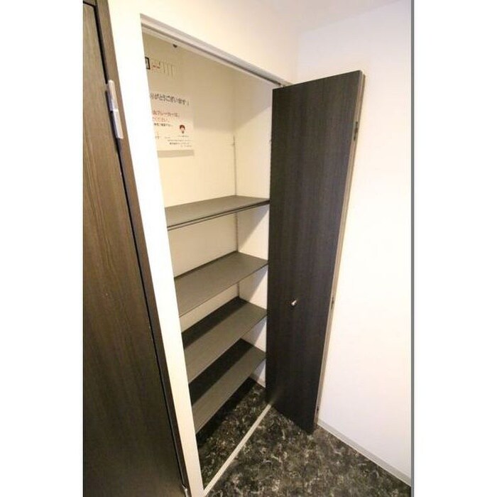 物件内観写真13　(玄関)