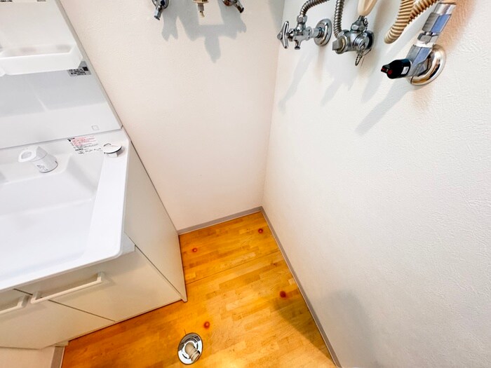 物件内観写真18　(洗濯機置場)