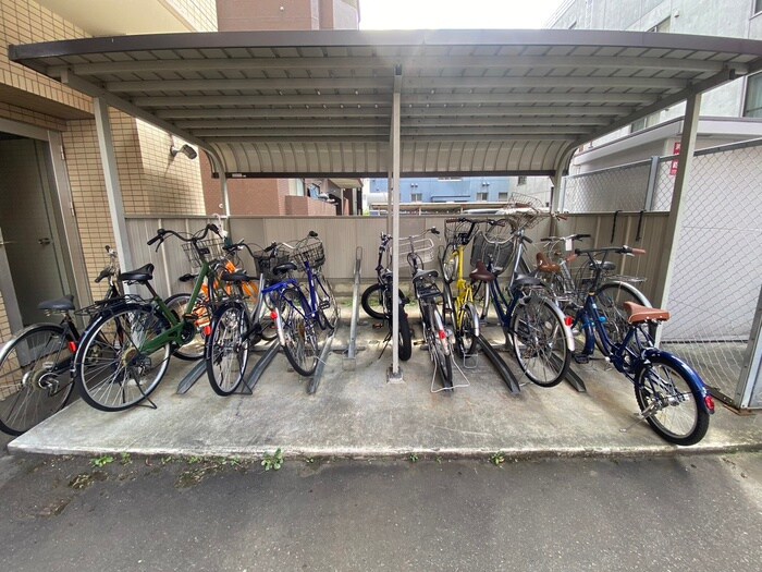 物件外観写真3　(駐輪場)